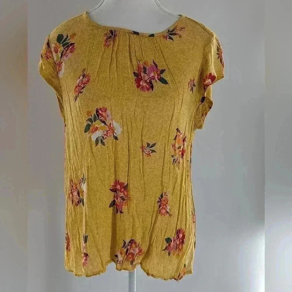 DR2 Yellow Floral Blouse with Back Keyhole High Low Bottom Cap Sleeves Size M
